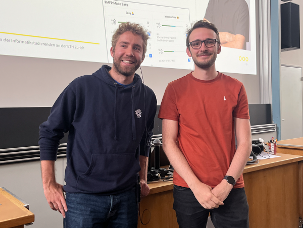 Johannes Göttle (VIS) and award recipient Ramon Wick.