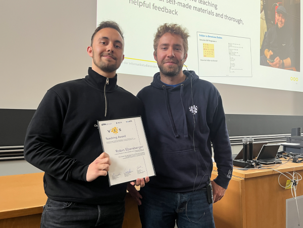 Johannes Göttle (VIS) and award recipient Robin Ebersberger.