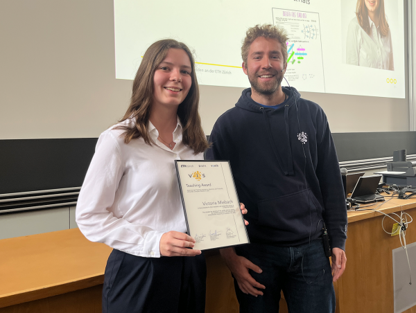 Award recipient Victoria Miebach and Johannes Göttle (VIS).