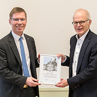 ETH President Joël Mesot thanks Hubert Keiber, Chairman of the Board of Trustees of the Werner Siemens Foundation