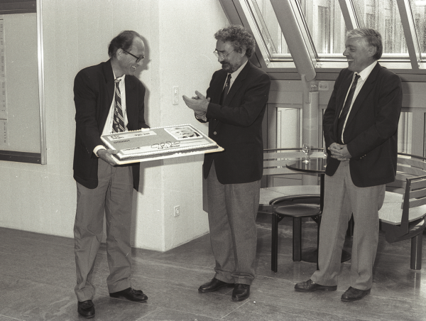 Opening of the IFW building: from left: the architect (Schoch), the director of Baukreis IV and Carl August Zehnder, then vice president of ETH, 1988.