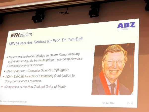MINT-Preis des Rektors geht an Prof. Tim Bell