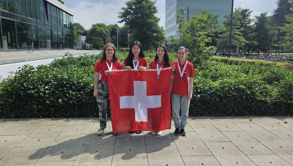 Die Preisträgerinnen, von links nach rechts: Myriam Faltin, Hongjia Meng, Vivienne Burckhardt und Hannah Oss.