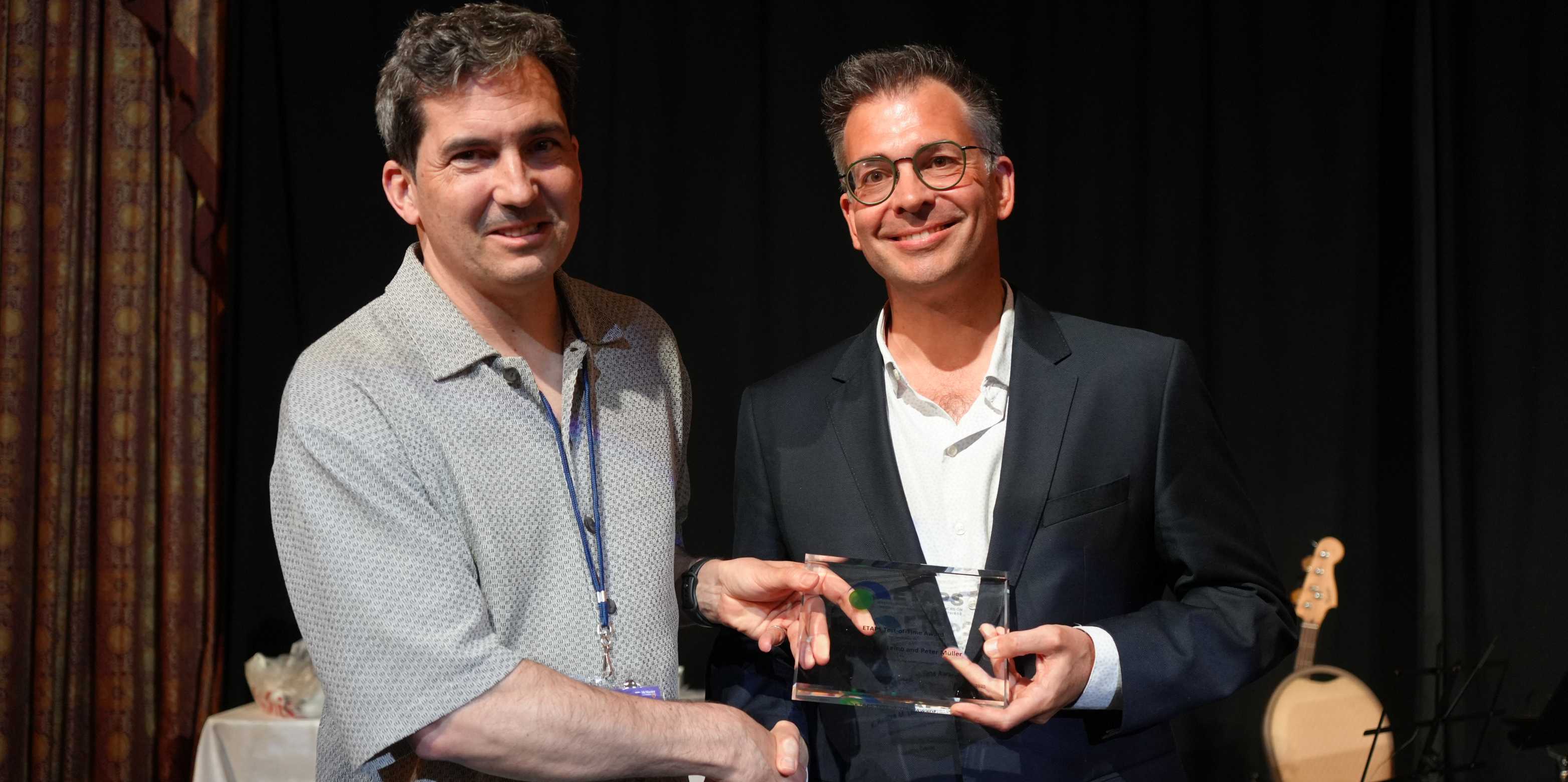 Mark Lawford, General Co-Chair of the conference, and award recipient Peter Müller at the ceremony in Hamilton.