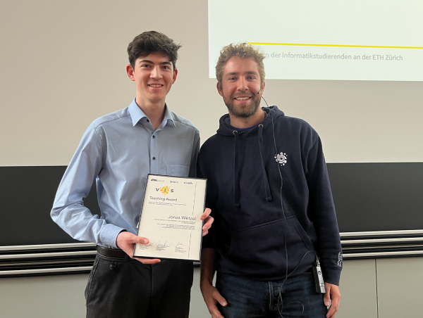 Award recipient Jonas Wetzel and Johannes Göttle (VIS).